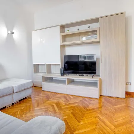 Altido Cosy 2-bed Flat With Terrace Mailand