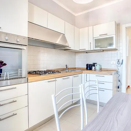 Altido Cosy 2-bed Flat With Terrace *