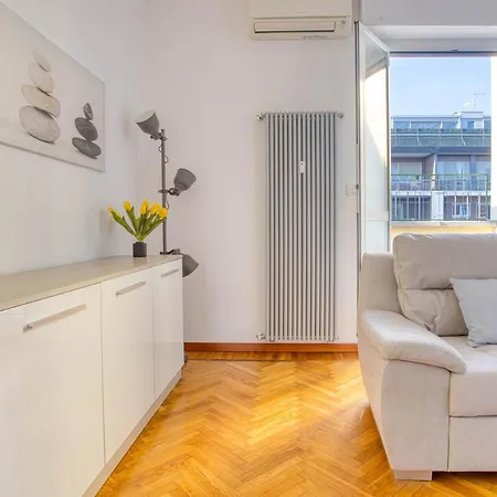 Altido Cosy 2-bed Flat With Terrace Apartment Mailand