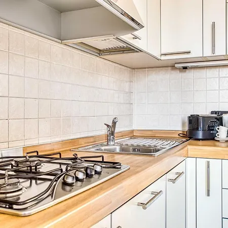 Altido Cosy 2-bed Flat With Terrace *