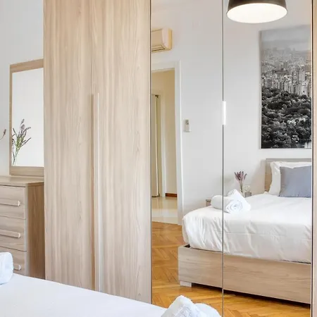 Apartment Altido Cosy 2-bed Flat With Terrace Mailand